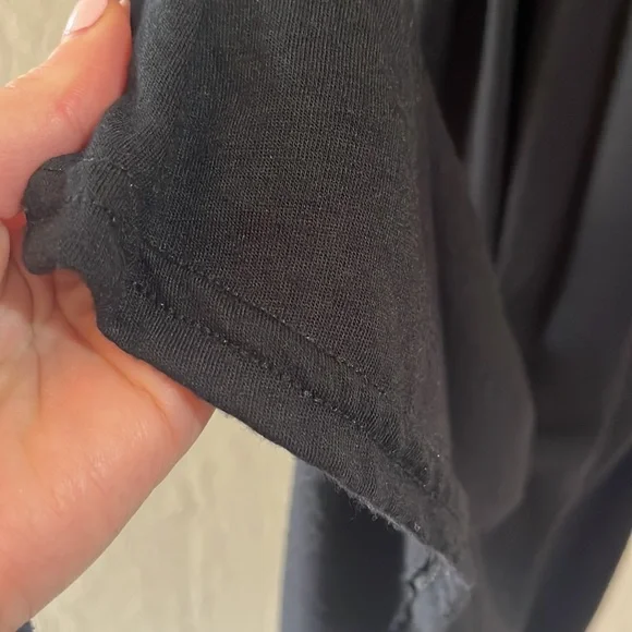 Black tank top - Picture 4 of 4